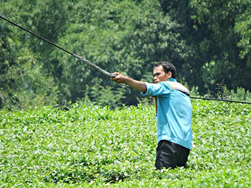 Theo chân lính Viettel băng rừng vượt suối ứng cứu khẩn cấp thông tin sau cơn bão số 3 - ảnh 4