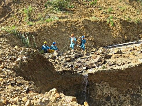 Theo chân lính Viettel băng rừng vượt suối ứng cứu khẩn cấp thông tin sau cơn bão số 3 - ảnh 10