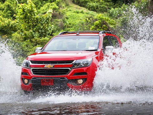 Ngỡ ngàng vì khả năng lội nước của Chevrolet Colorado và Trailblazer - ảnh 1