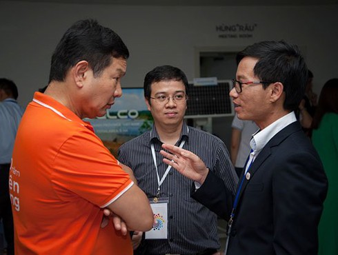Lãnh đạo Viettel, VNPT, FPT thảo luận với 100 trí thức trẻ người Việt về chiến lược cách mạng 4.0