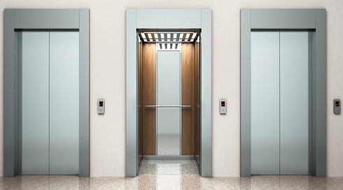 Làm sao để sống sót sau sự cố rơi thang máy chỉ bằng một cú nhảy? - ảnh 1