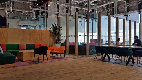 Đột nhập trụ sở với thiết kế