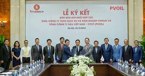 VinFast bắt tay PV Oil lắp 20.000 trạm sạc, thuê pin cho xe điện - ảnh 1