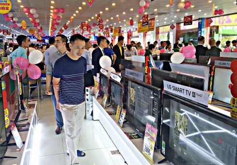 Hàng điện máy ồ ạt khuyến mãi dịp Noel, Tết Dương lịch - ảnh 1