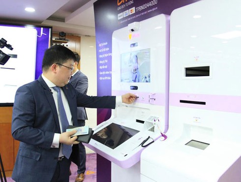 Ngân hàng phải có phương án cho phép nạp tiền mặt vào ví điện tử không qua tài khoản ngân hàng - ảnh 1