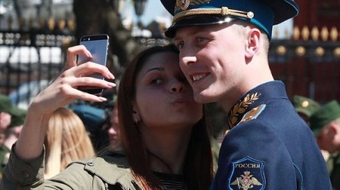 Lính Nga bị cấm sử dụng smartphone vì mạng xã hội - ảnh 1