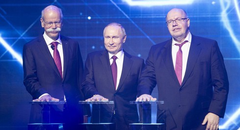 Tổng thống Nga dự lễ khánh thành nhà máy Mercedes-Benz đầu tiên tại Nga - ảnh 3
