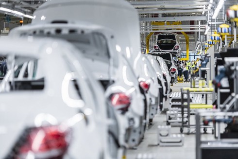 Tổng thống Nga dự lễ khánh thành nhà máy Mercedes-Benz đầu tiên tại Nga - ảnh 2