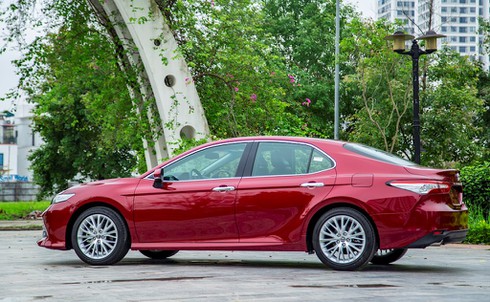 Toyota Camry 2019 chốt thời điểm ra mắt chính thức, lộ giá dự kiến tại đại lý - ảnh 1