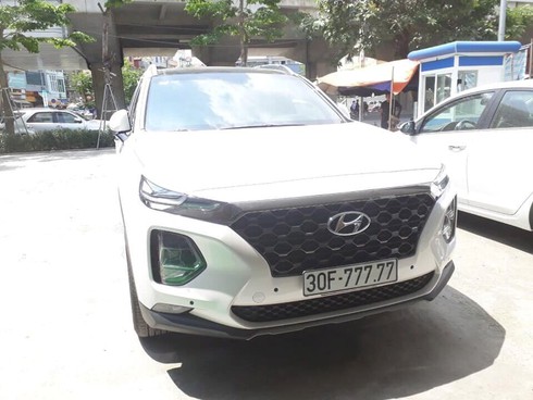 Hyundai Santa Fe 2019 đeo biển ngũ quý tiền tỉ ở Hà Nội - ảnh 1