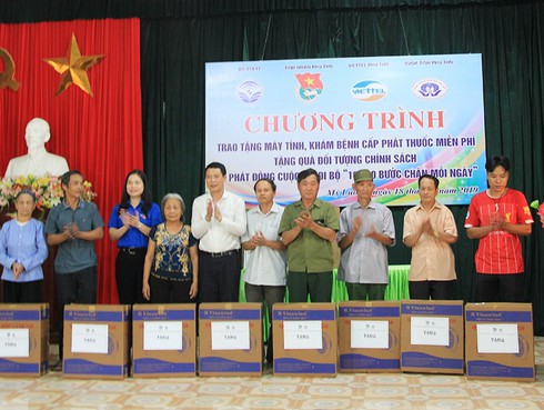 Bộ TT&TT tặng máy tính cho trường học tại huyện Yên Lập, Phú Thọ - ảnh 2