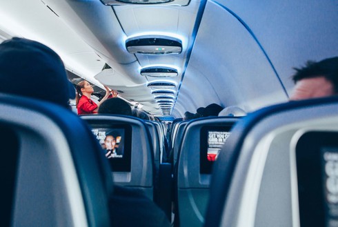 Vì sao máy bay luôn lạnh cóng: Cách chống rét trên chuyến bay dài
