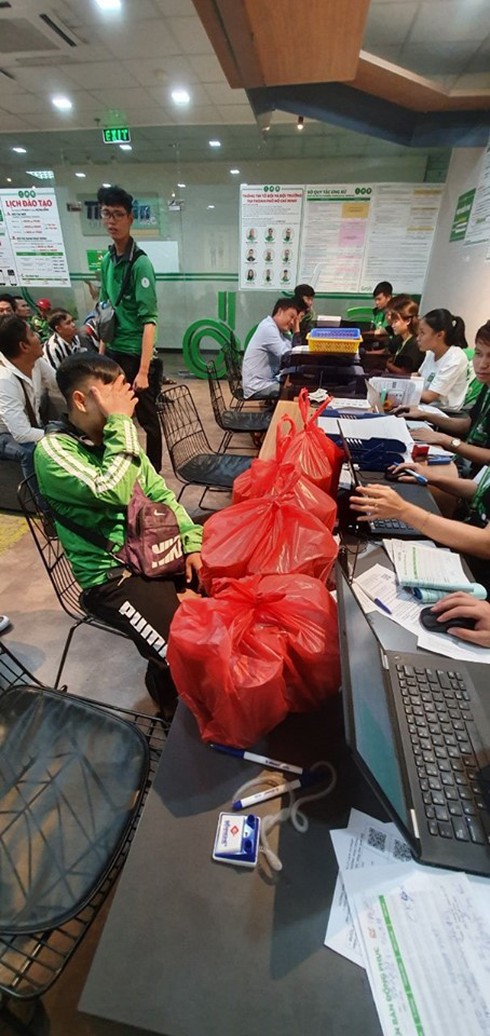 Anh shipper tội nghiệp bị bùng 20 cốc trà sữa, nữ khách hàng còn phũ phàng nhắn tin mình boom nha khiến nhiều người phẫn nộ - Ảnh 5.