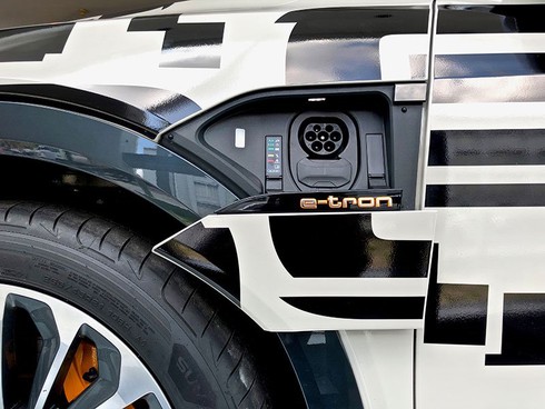 Cận cảnh xe điện Audi e-tron đầu tiên tại Việt Nam - ảnh 4