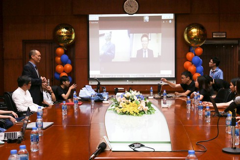 Đại học trực tuyến FUNiX trao bằng tốt nghiệp cho sinh viên đầu tiên | Sinh viên Việt Nam hoàn thành chương trình đại học trực tuyến chỉ sau 20 tháng | Sinh viên Việt sống tại Mỹ lấy bằng đại học trực tuyến chỉ trong 20 tháng