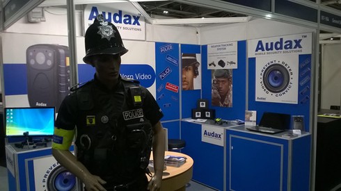 Camera deo co moi trang bi cho CSGT Viet Nam co gi dac biet? hinh anh 2