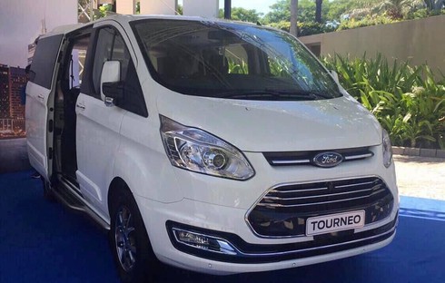 Ford Tourneo lộ thêm hình ảnh và thông tin trước khi ra mắt - ảnh 2