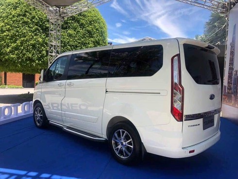 Ford Tourneo lộ thêm hình ảnh và thông tin trước khi ra mắt - ảnh 3