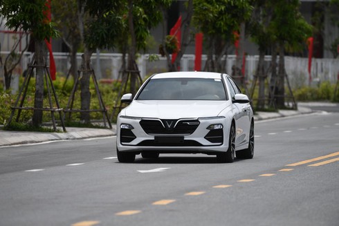 Bộ đôi VinFast Lux chính thức tăng giá - ảnh 1