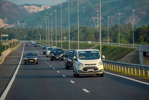 Khách hàng tiềm năng nói gì về Ford Tourneo? - ảnh 7