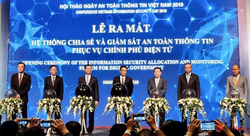 Phó Thủ tướng Vũ Đức Đam mong ý thức an toàn thông tin của mọi người Việt Nam luôn thường trực từng giây từng phút - ảnh 2