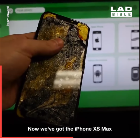 Thử bán iPhone vàng nguyên chất cho ATM tự động:
