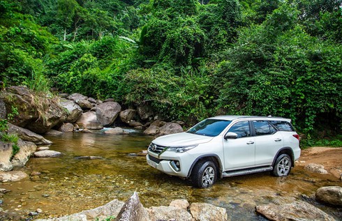 Toyota Fortuner, Innova và Altis giảm giá sâu ngay những ngày đầu năm - ảnh 1