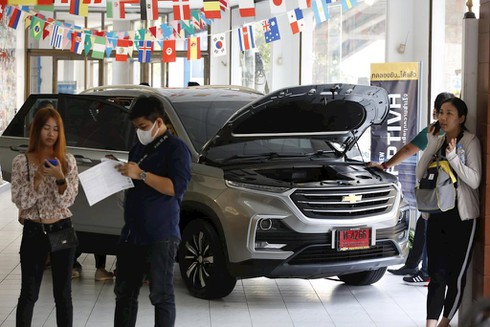 GM rút khỏi Thái Lan: Khách đổ xô đi mua Chevrolet giảm nửa giá - ảnh 1