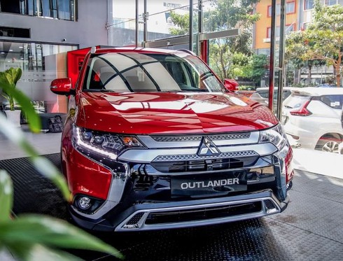 Mitsubishi Pajero Sport giảm giá “sập sàn” ở đại lý - ảnh 1