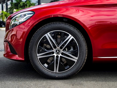 Mercedes – Benz tung xe sang C 180 giá rẻ 1,4 tỷ đồng - ảnh 3