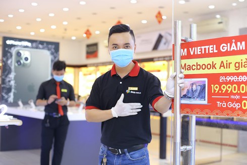 Các nhà bán lẻ tăng cường chống dịch Covid-19 - ảnh 1