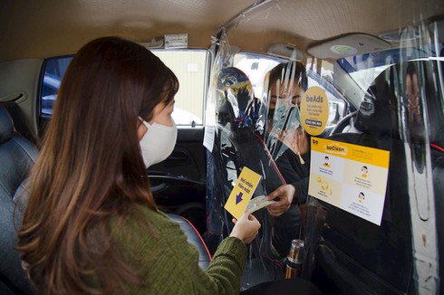 Các hãng gọi xe công nghệ dựng màng ngăn Covid-19, giảm nguy cơ lây nhiễm cho tài xế - ảnh 1