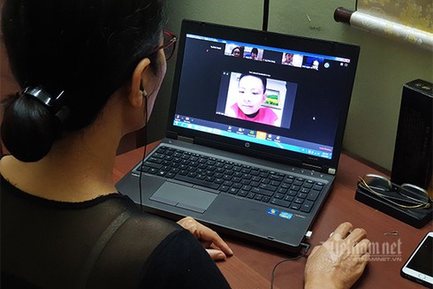 Tâm sự cô giáo U60: Dạy online dễ hơn tưởng tượng