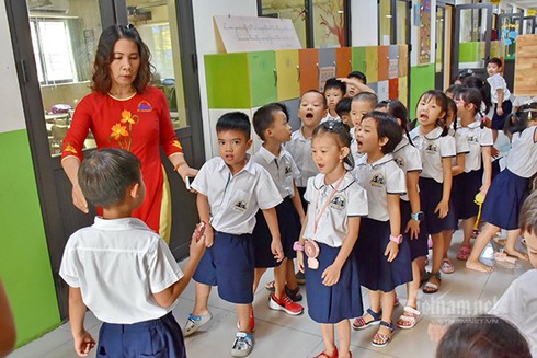 Tâm sự cô giáo U60: Dạy online dễ hơn tưởng tượng