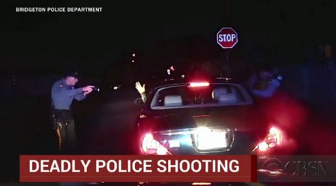 Video cảnh sát Mỹ bắn chết người da đen với 9 phát súng - ảnh 1