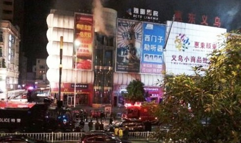 Cháy lớn tại trung tâm mua sắm Trung Quốc, ít nhất 17 người thiệt mạng - ảnh 2