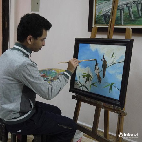 Ngắm những bức tranh đầy sức sống của chàng họa sỹ câm điếc - ảnh 1