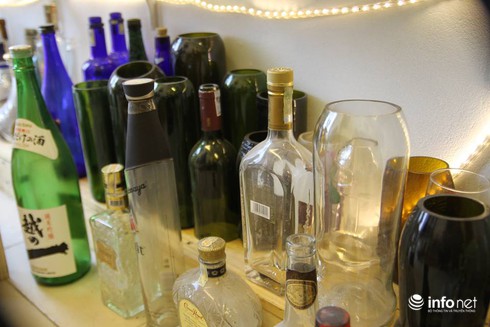 Ngỡ ngàng ngắm vẻ đẹp những món đồ trang trí Tết bằng ve chai - ảnh 1