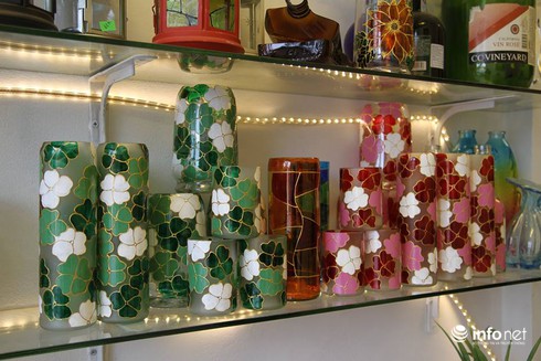 Ngỡ ngàng ngắm vẻ đẹp những món đồ trang trí Tết bằng ve chai - ảnh 5