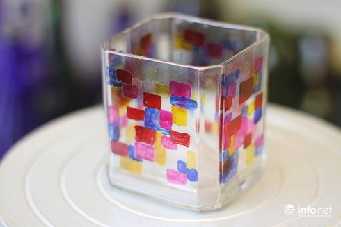 Ngỡ ngàng ngắm vẻ đẹp những món đồ trang trí Tết bằng ve chai - ảnh 15