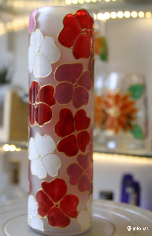 Ngỡ ngàng ngắm vẻ đẹp những món đồ trang trí Tết bằng ve chai - ảnh 6