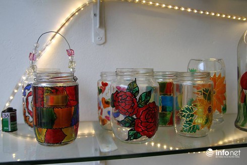 Ngỡ ngàng ngắm vẻ đẹp những món đồ trang trí Tết bằng ve chai - ảnh 12