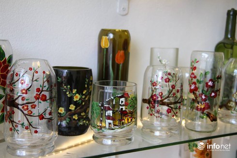 Ngỡ ngàng ngắm vẻ đẹp những món đồ trang trí Tết bằng ve chai - ảnh 4