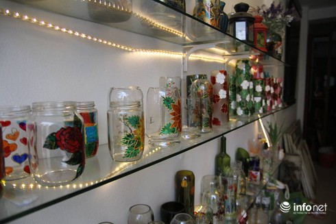 Ngỡ ngàng ngắm vẻ đẹp những món đồ trang trí Tết bằng ve chai - ảnh 9