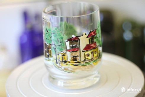 Ngỡ ngàng ngắm vẻ đẹp những món đồ trang trí Tết bằng ve chai - ảnh 14