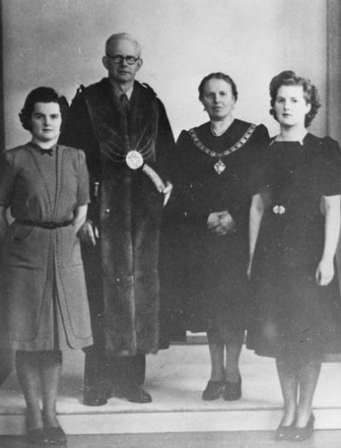 Những hình ảnh về cuộc đời “Người đàn bà thép” Margaret Thatcher - ảnh 2