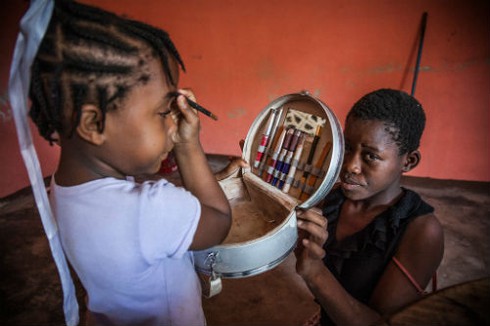 Haiti: Nỗi thống khổ của trẻ em làm