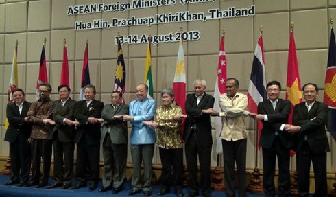 ASEAN và Trung Quốc có giúp Biển Đông “lặng sóng”? - ảnh 1