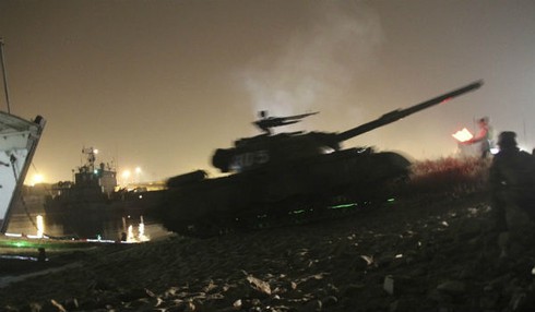 5.000 binh sĩ Trung Quốc tập trận đổ bộ gần Triều Tiên - ảnh 6