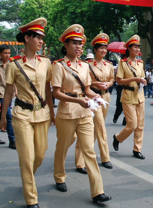 Ngắm các nữ quân nhân xinh đẹp trên thế giới - ảnh 31